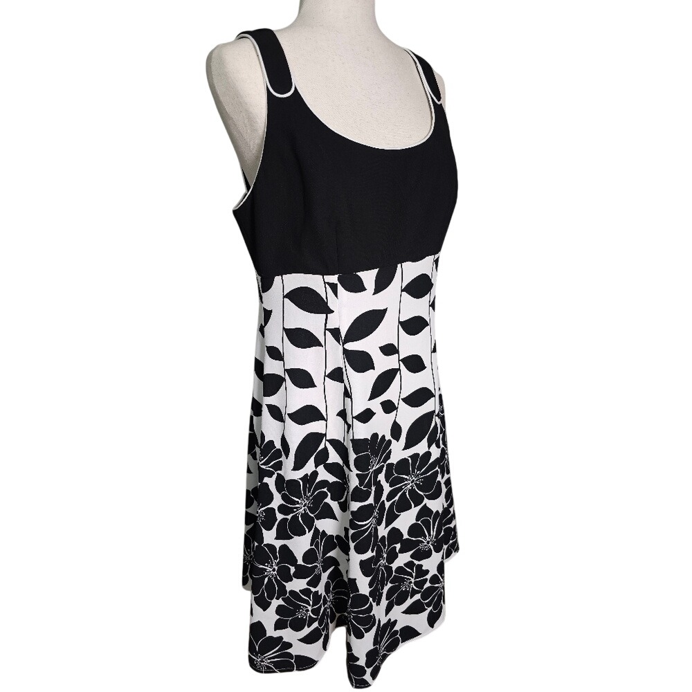 Dressbarn Size 12 Floral A-Line Fit And Flare Floral B&W Sleeveless Dress